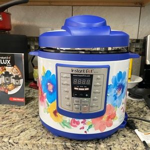 Brand new never used out of box Instant Pot pioneer woman edition